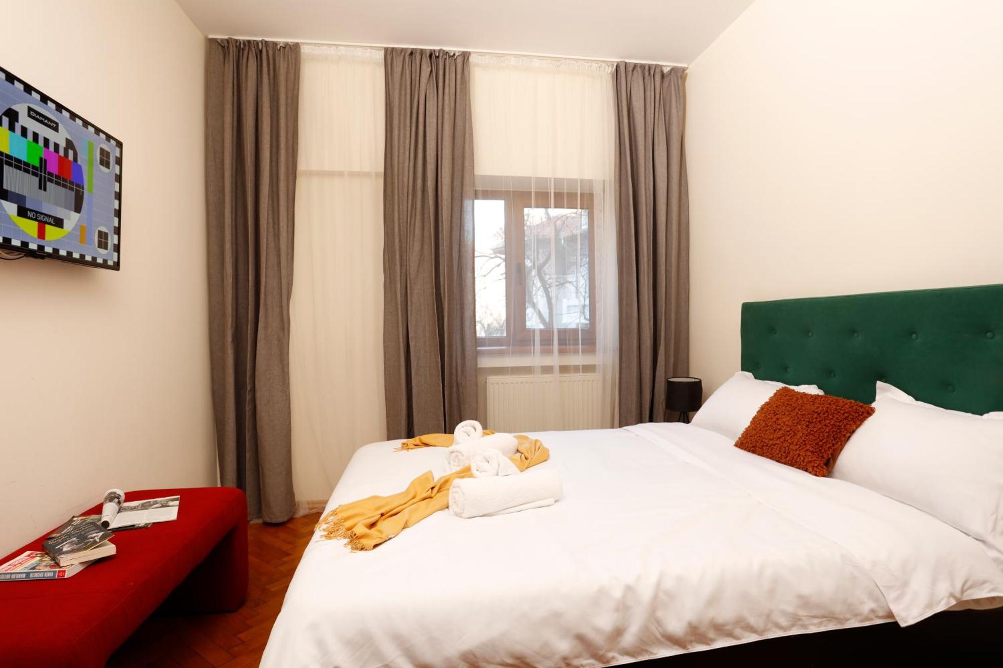 Peaceful Getaway - Generous 3-Bedroom Sanctuary - Close To Historic Old Town Bukarest Exterior foto