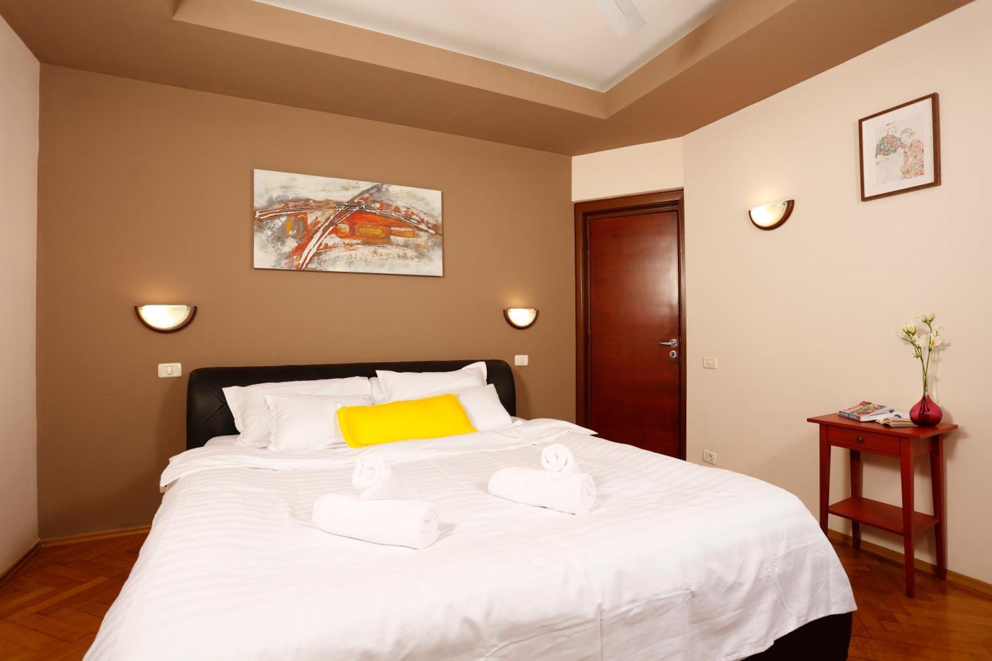 Peaceful Getaway - Generous 3-Bedroom Sanctuary - Close To Historic Old Town Bukarest Exterior foto