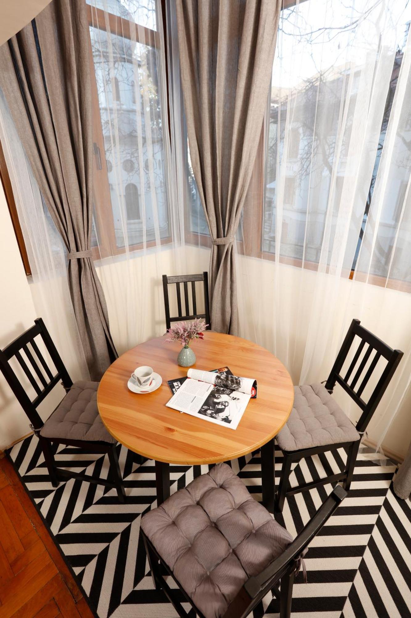 Peaceful Getaway - Generous 3-Bedroom Sanctuary - Close To Historic Old Town Bukarest Exterior foto