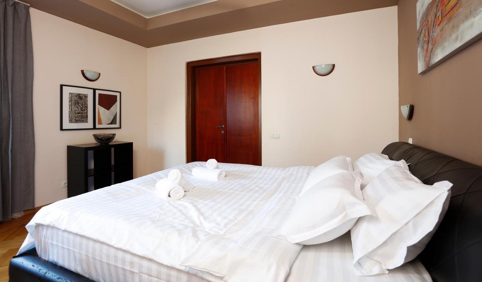 Peaceful Getaway - Generous 3-Bedroom Sanctuary - Close To Historic Old Town Bukarest Exterior foto