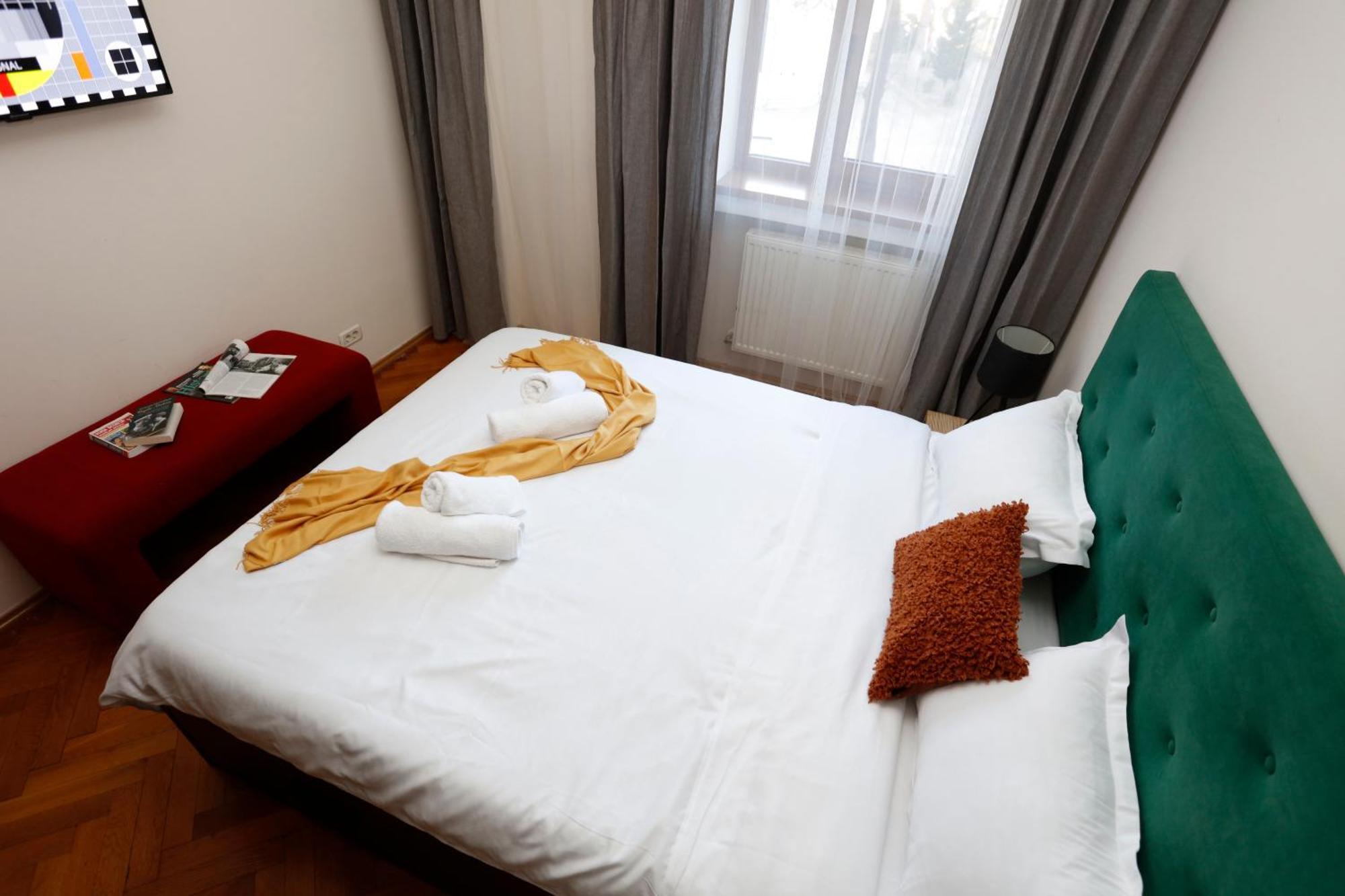 Peaceful Getaway - Generous 3-Bedroom Sanctuary - Close To Historic Old Town Bukarest Exterior foto