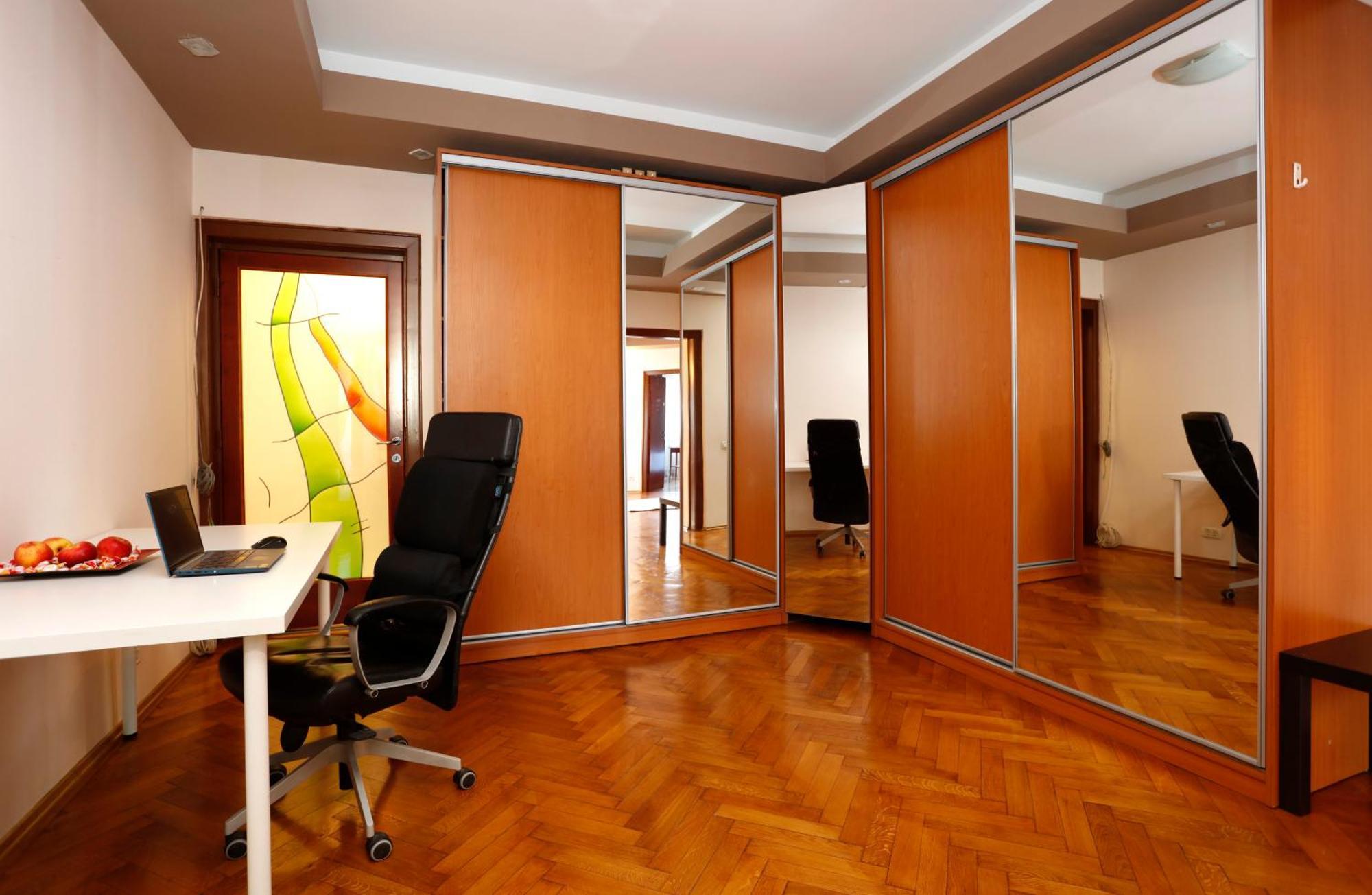 Peaceful Getaway - Generous 3-Bedroom Sanctuary - Close To Historic Old Town Bukarest Exterior foto