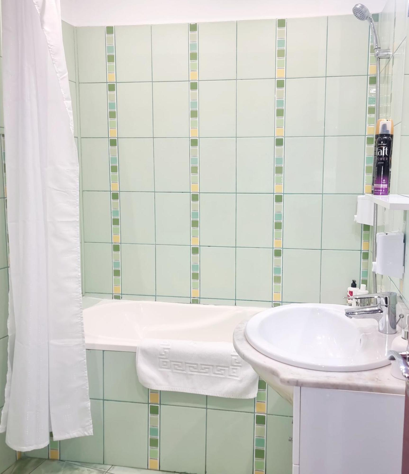 Peaceful Getaway - Generous 3-Bedroom Sanctuary - Close To Historic Old Town Bukarest Exterior foto