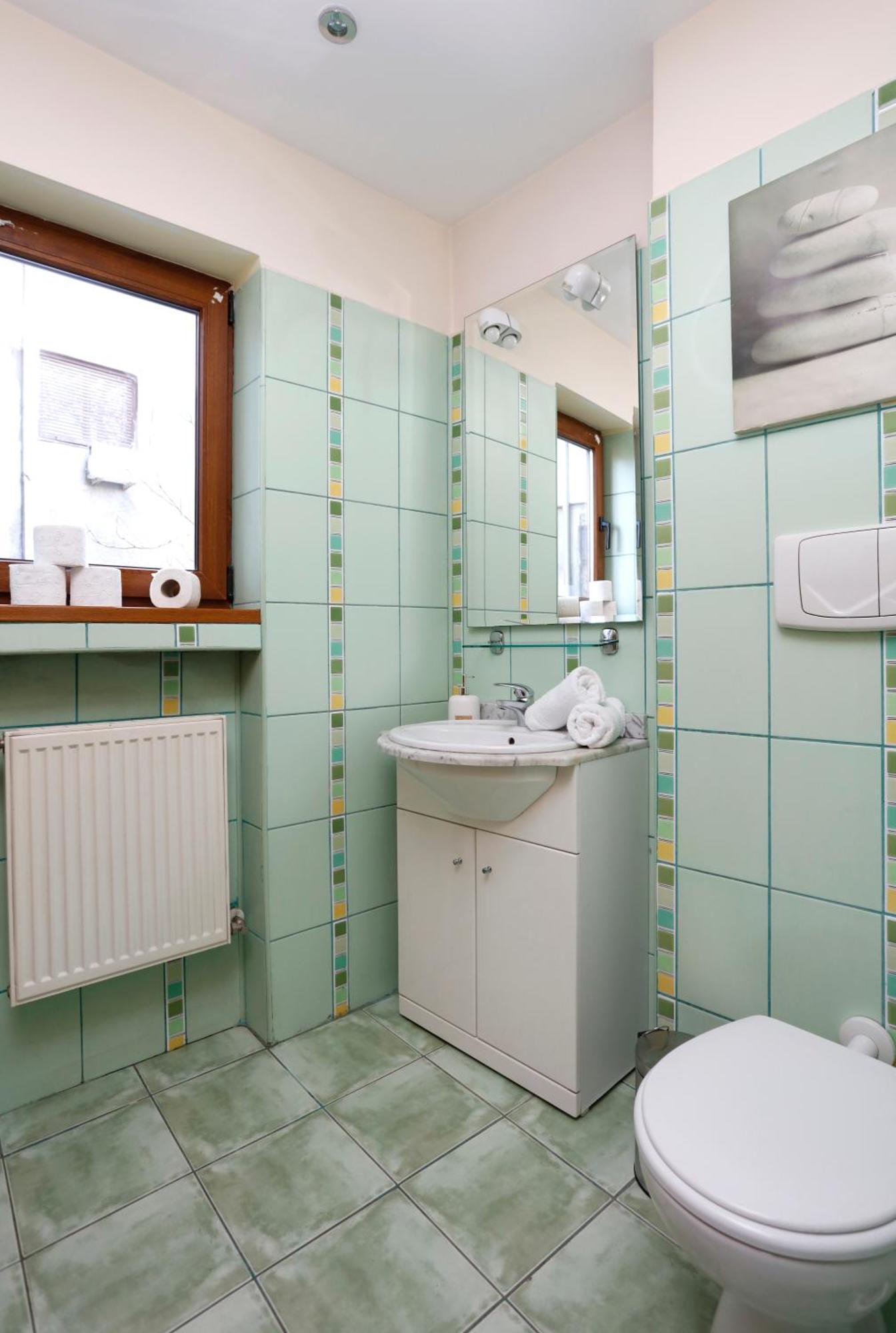 Peaceful Getaway - Generous 3-Bedroom Sanctuary - Close To Historic Old Town Bukarest Exterior foto