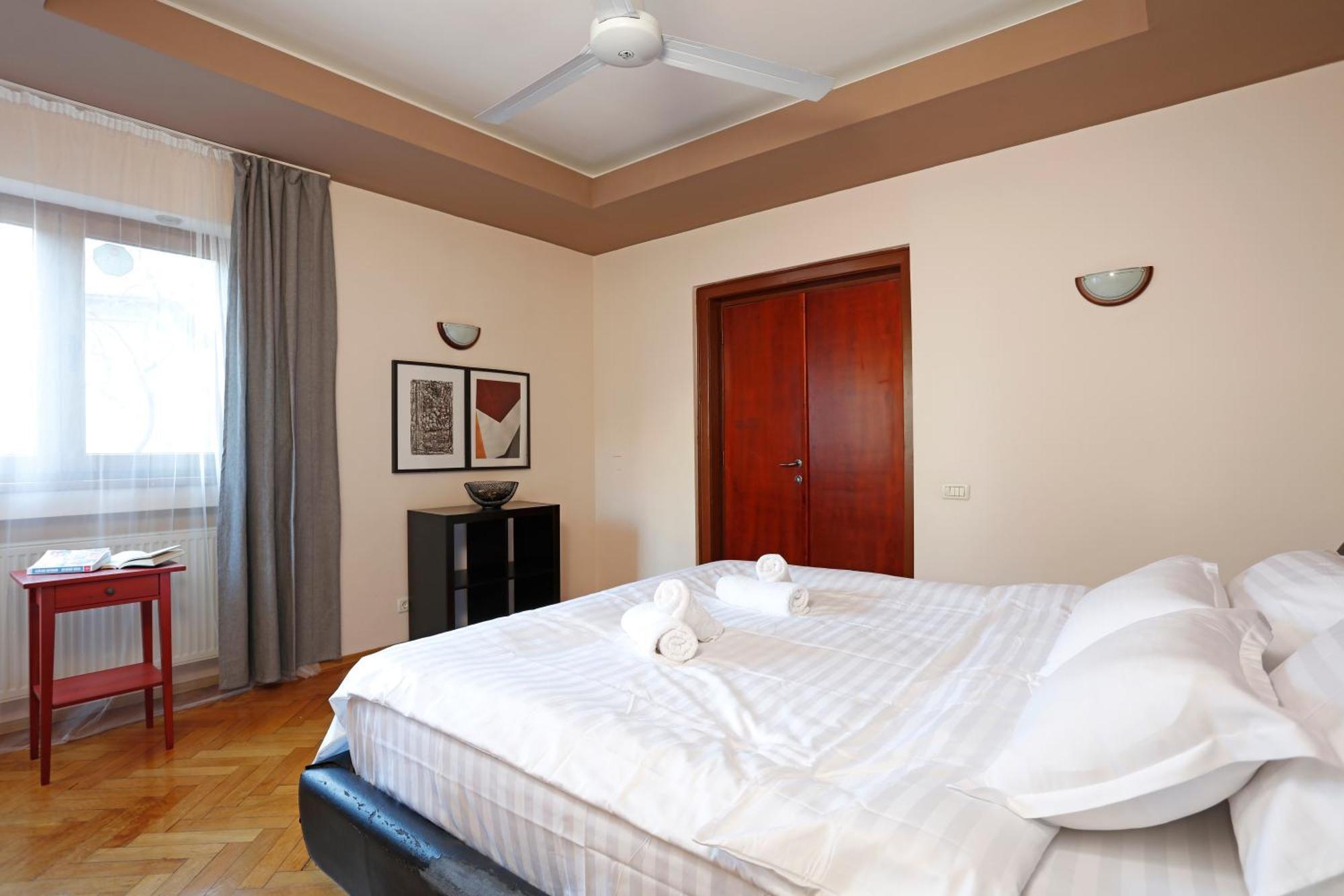 Peaceful Getaway - Generous 3-Bedroom Sanctuary - Close To Historic Old Town Bukarest Exterior foto